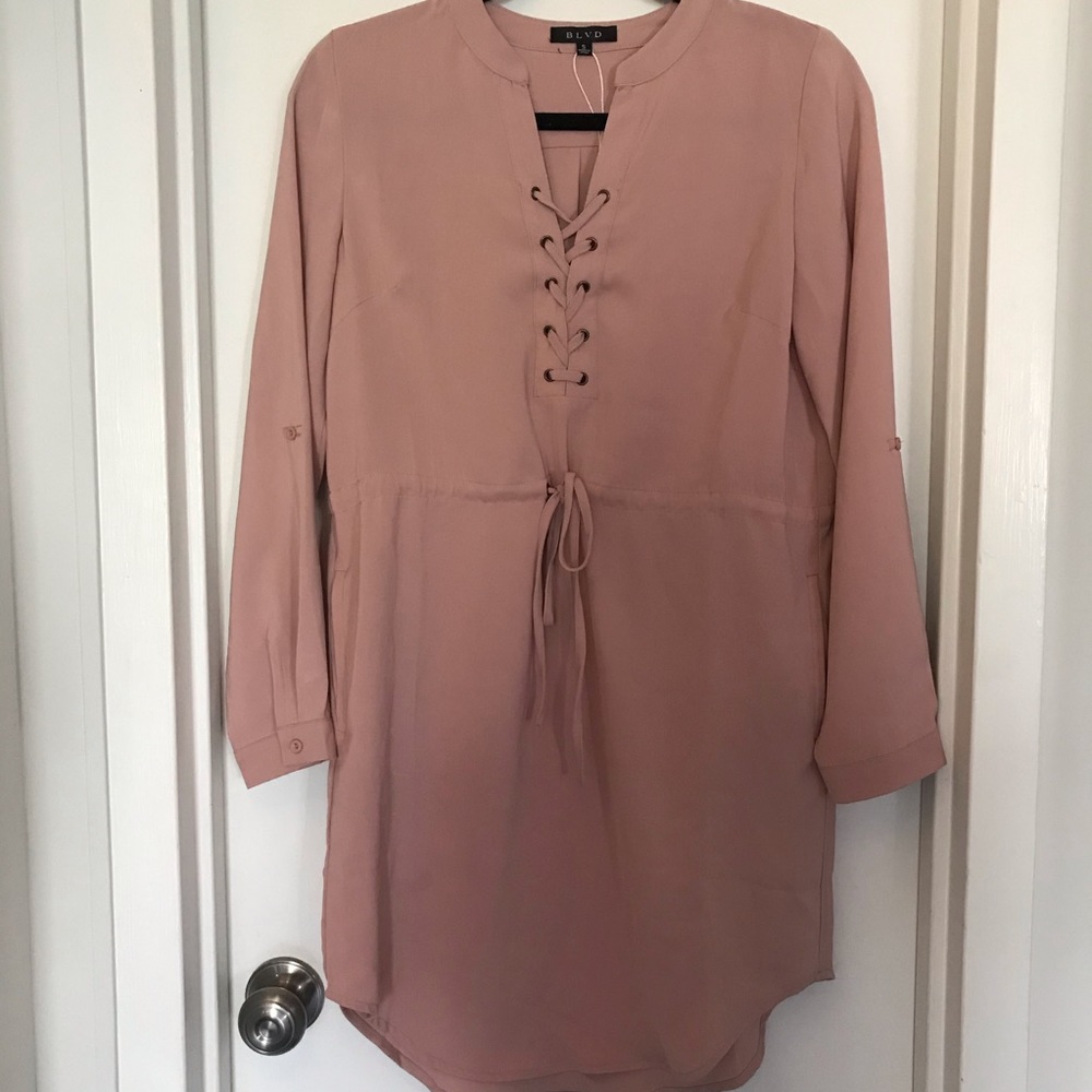 ❄️ 4/30 BLVD Criss Cross Lace Up Soft Pink Dress